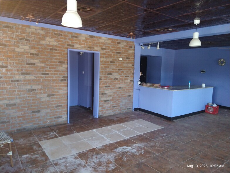 More Photos Of 6920-6928 Clark St, Hudson Restaurant For Sale