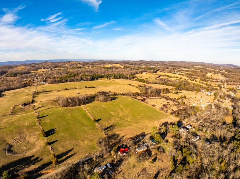 More Photos Of 520 Thorngrove pike, Kodak Land For Sale