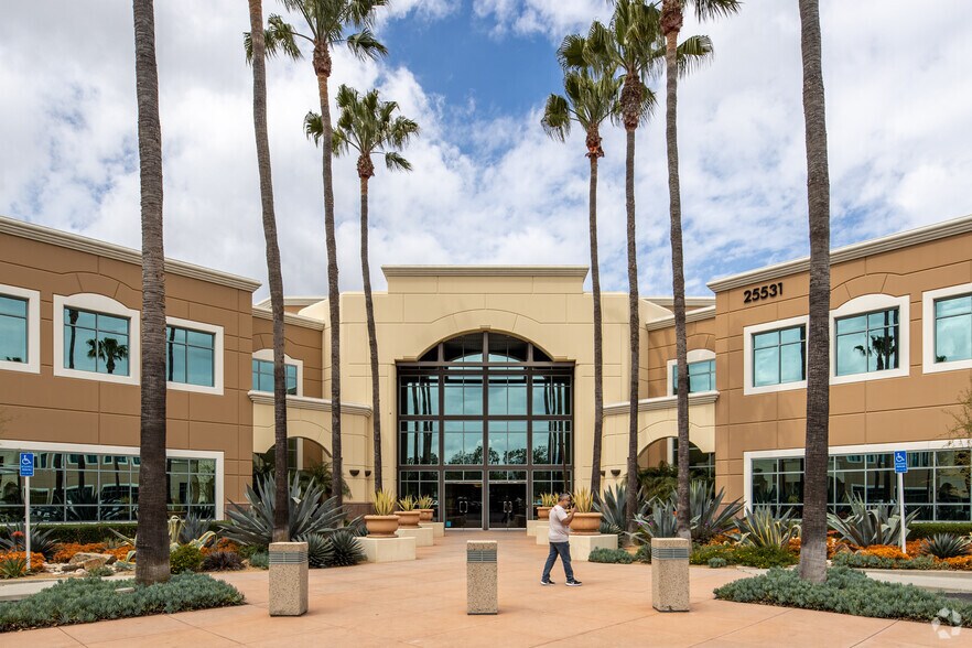 More Photos Of 25521 Commercentre Dr, Lake Forest Unknown For Lease