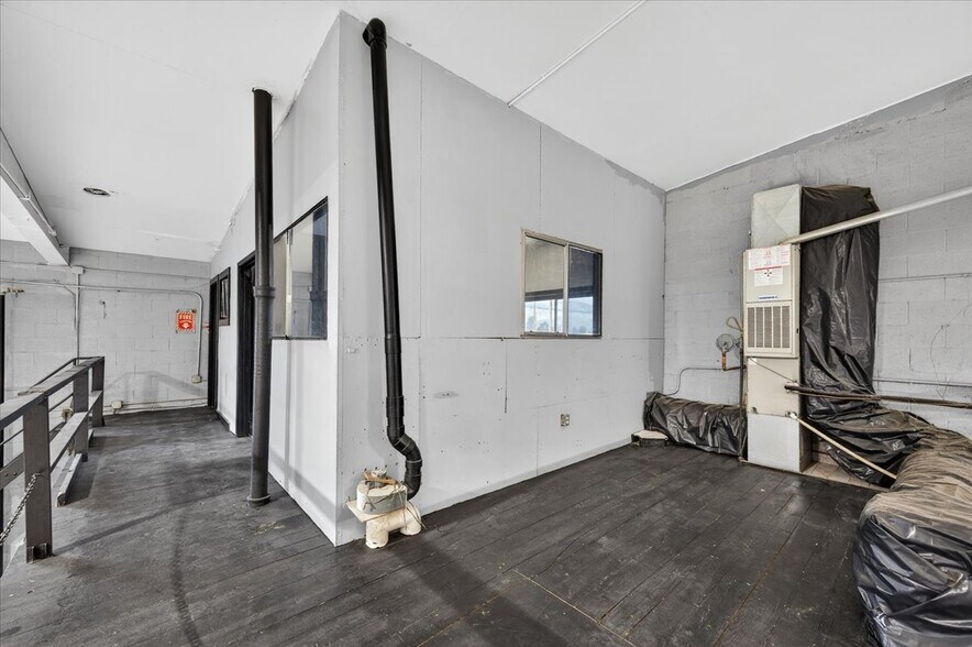 More Photos Of 749 N Plano St, Porterville Warehouse For Sale
