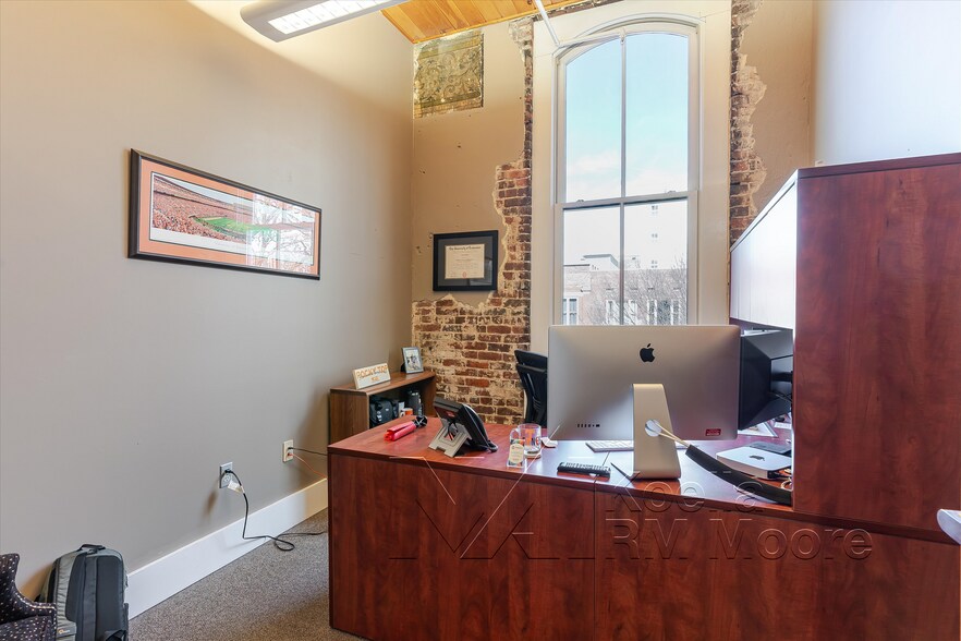 More Photos Of 17 Market Sq, Knoxville Storefront Retail Office For Sale