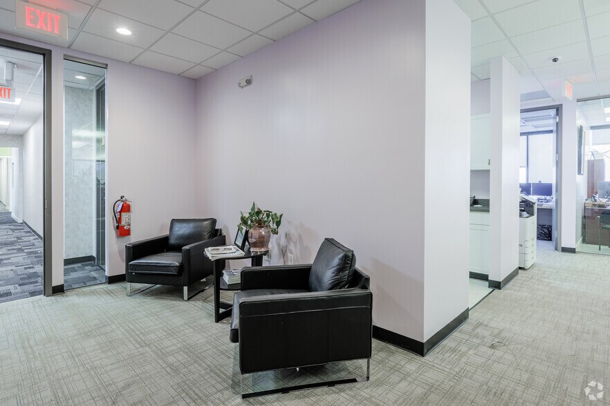 More Photos Of 1050 Wall St W, Lyndhurst Office For Lease