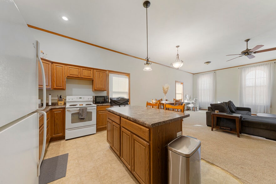 More Photos Of 305 Main St, Henderson Storefront Retail Residential For Sale