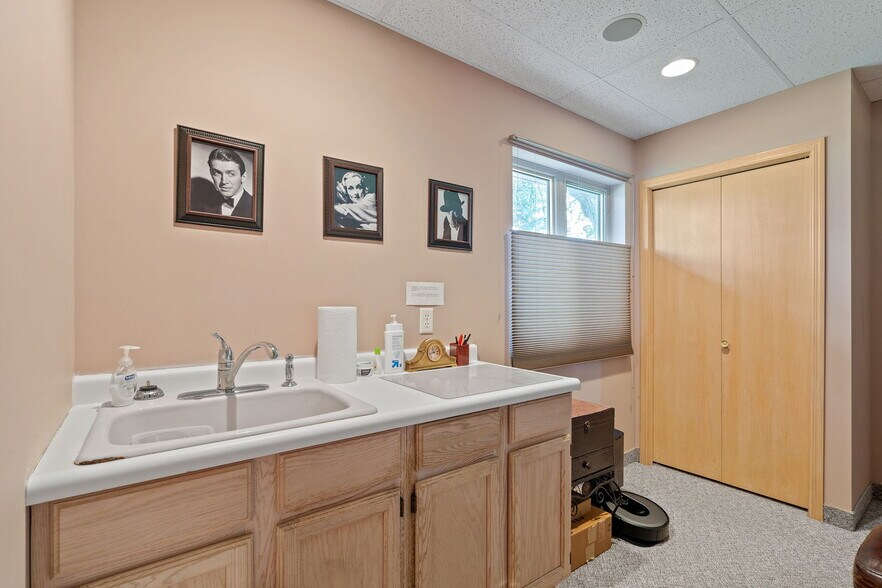 More Photos Of 3366-3368 NW Bunker Lake Blvd, Andover Medical For Sale