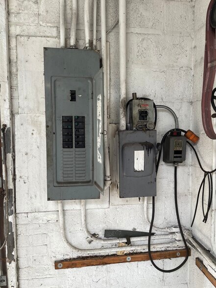 More Photos Of 1744 Indianapolis Blvd, Whiting Manufacturing For Lease