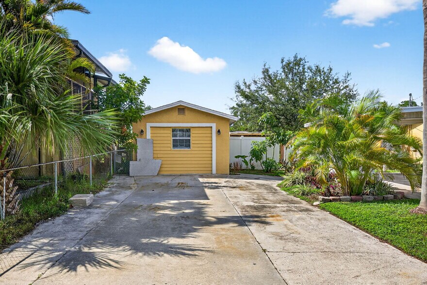 More Photos Of 3225 W Shell Point Rd, Ruskin Apartments For Sale