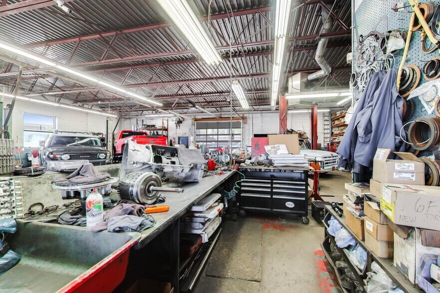 More Photos Of 325 W Roosevelt Rd, Villa Park Auto Repair For Sale