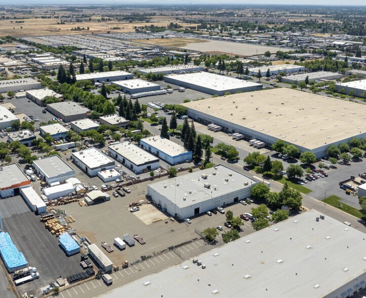 More Photos Of 8386 Rovana Cir, Sacramento Industrial For Sale