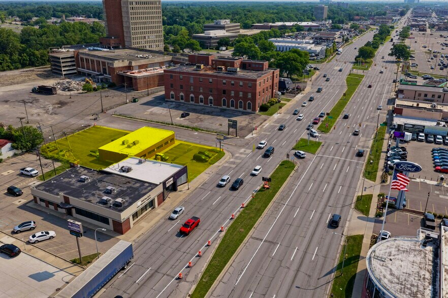 More Photos Of 23498-23520 Michigan Ave, Dearborn Office For Lease