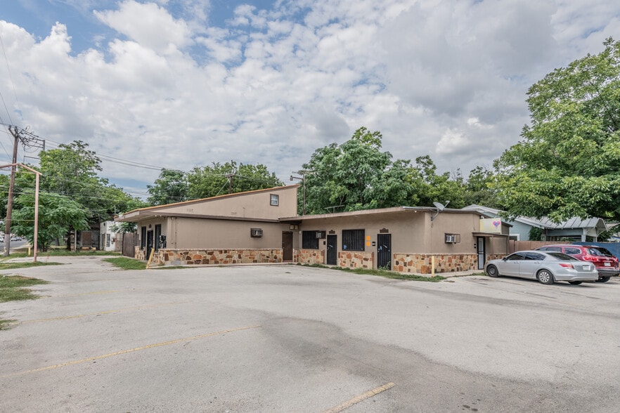 More Photos Of 1006 West Ave, San Antonio Freestanding For Lease