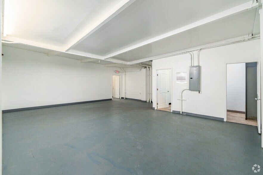 More Photos Of 8212-8214 San Fernando Rd, Sun Valley Light Distribution For Sale