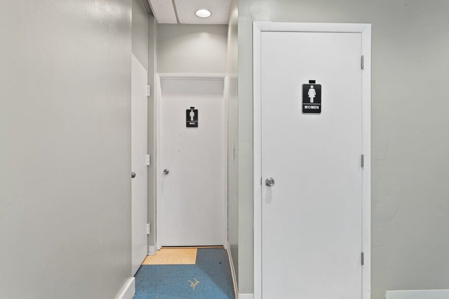 More Photos Of 6701 Beach Blvd, Jacksonville Freestanding For Lease