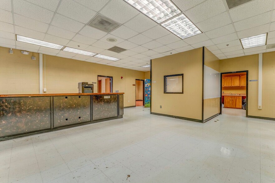 More Photos Of 13 Rome Rd SW, Cave Spring Office For Sale
