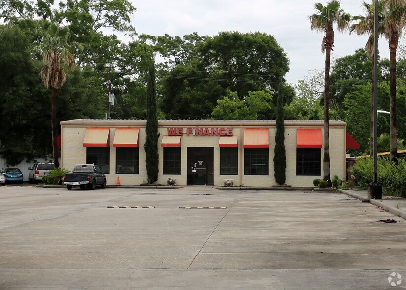 More Photos Of 8939 Long Point Rd, Houston Freestanding For Lease