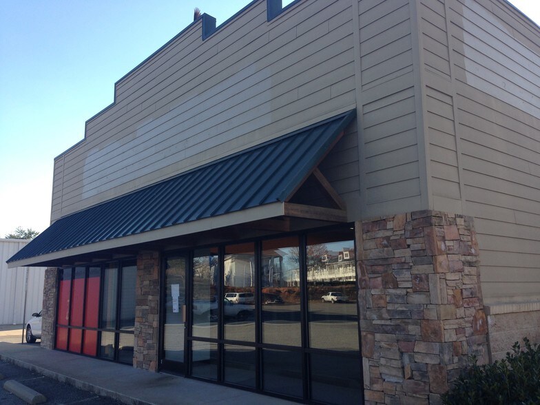 More Photos Of 114 Hilltop Way, Forest City Freestanding For Lease