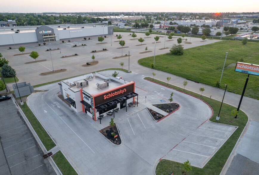 More Photos Of 627 SW 19th St, Moore Fast Food For Sale