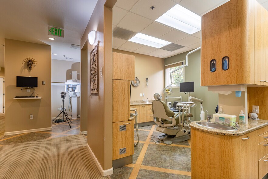More Photos Of 1233 Brookside Ave, Redlands Medical For Sale