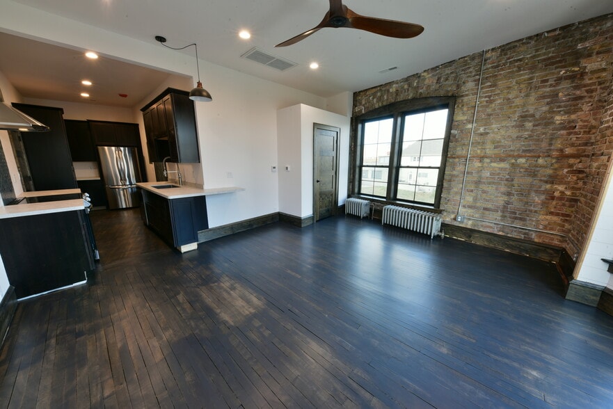 More Photos Of N88W16733 Appleton Ave, Menomonee Falls Flex For Sale
