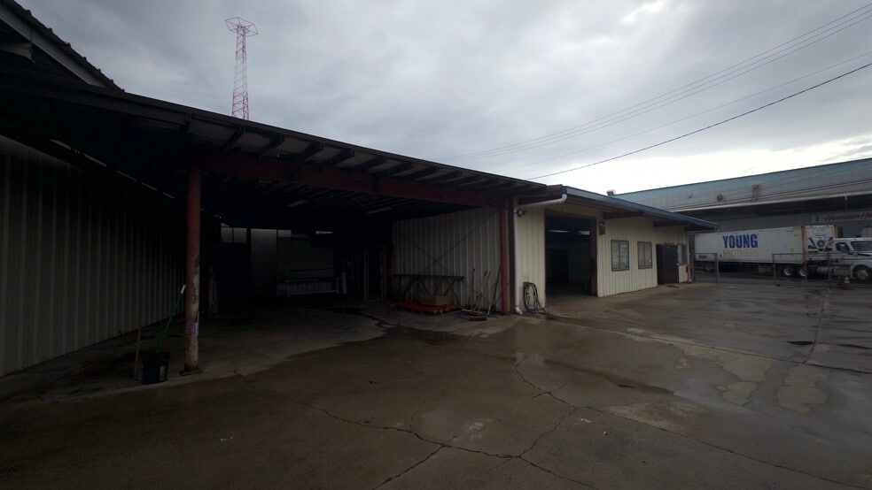 More Photos Of 500 Alakawa St, Honolulu Warehouse For Lease