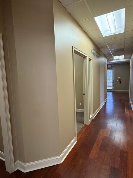 More Photos Of 2505-2511 Seven Springs Blvd, New Port Richey Office For Sale