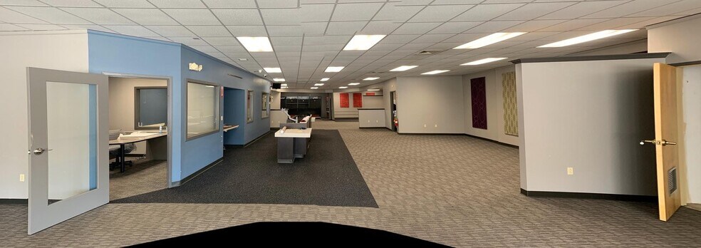 More Photos Of 4016 Main St, Bridgeport Freestanding For Lease