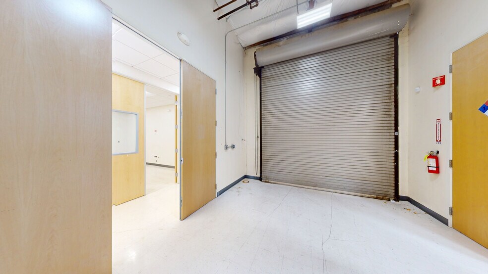 More Photos Of 2569 Wyandotte St, Mountain View Flex For Sale