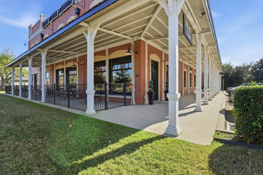 More Photos Of 140 E Main St, Lewisville Office For Sale