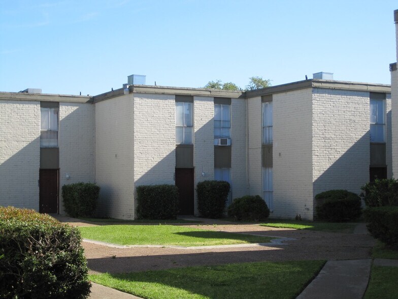 More Photos Of 2200 Wirt Rd, Houston Apartments For Sale