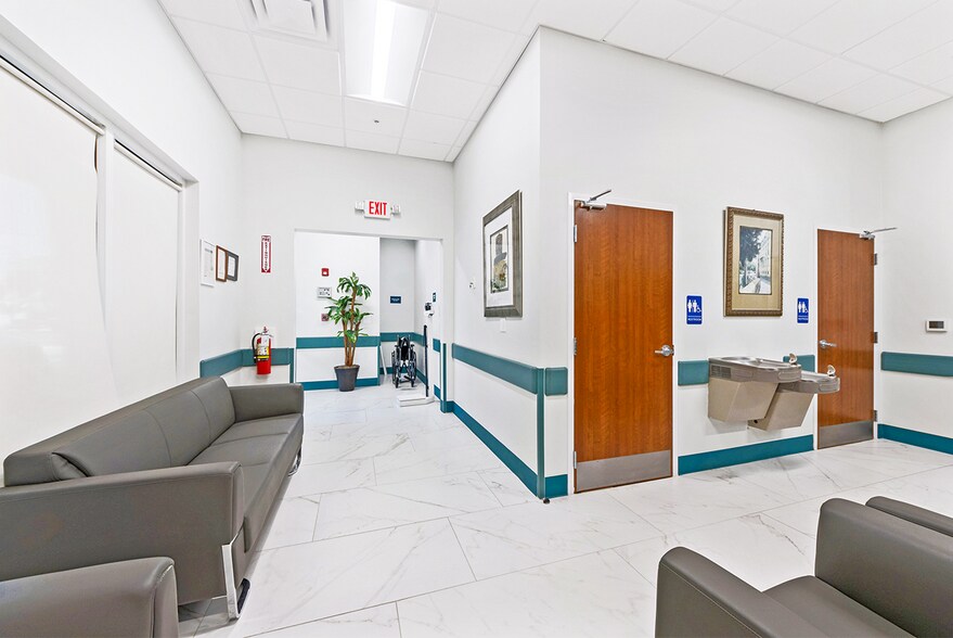 More Photos Of 1330 S Missouri Ave, Clearwater Medical For Sale
