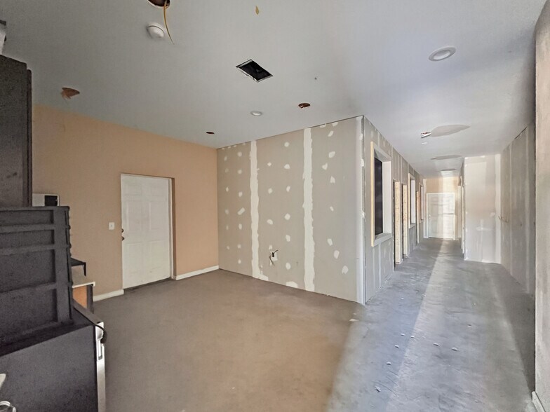 More Photos Of 5820 HWY 542 W, Winter Haven Warehouse For Lease