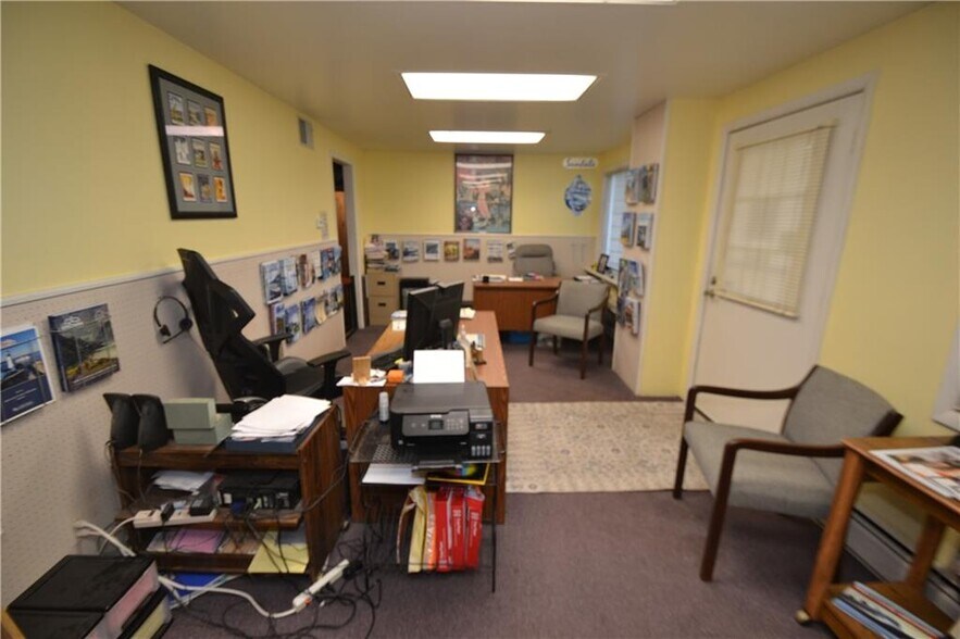 More Photos Of 450 E Main St, Palmyra General Retail For Sale
