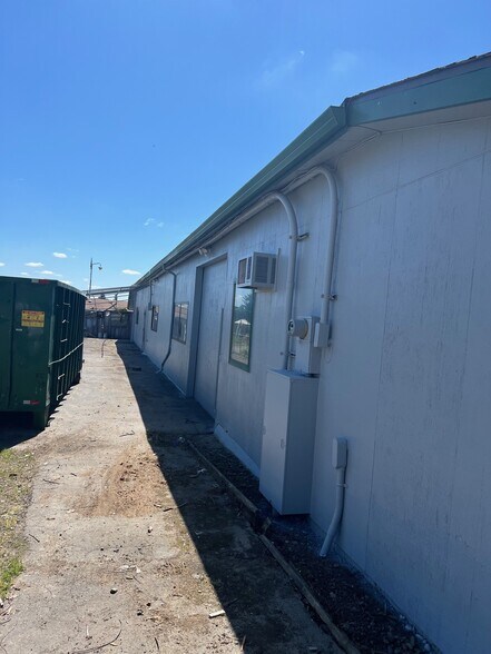 More Photos Of 941 SW Alder St, Dundee Warehouse For Sale