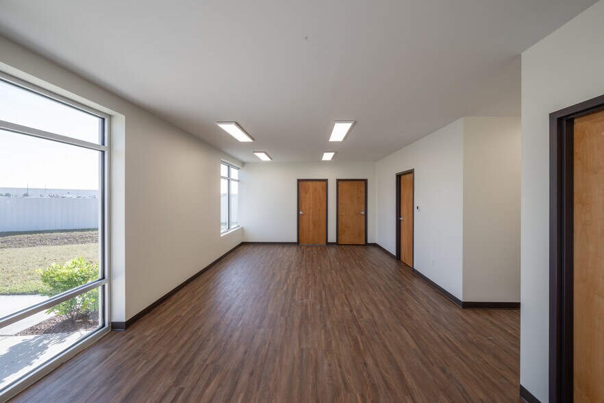 More Photos Of 440 Dundas Dr, Jacksonville Unknown For Lease