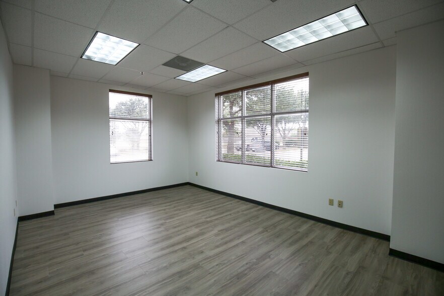 More Photos Of 9250 Pasadena, Frisco Medical For Lease