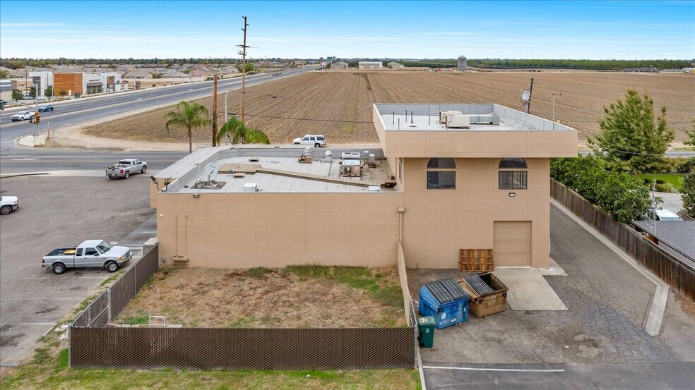 More Photos Of 1088 N Mooney Blvd, Tulare Freestanding For Lease