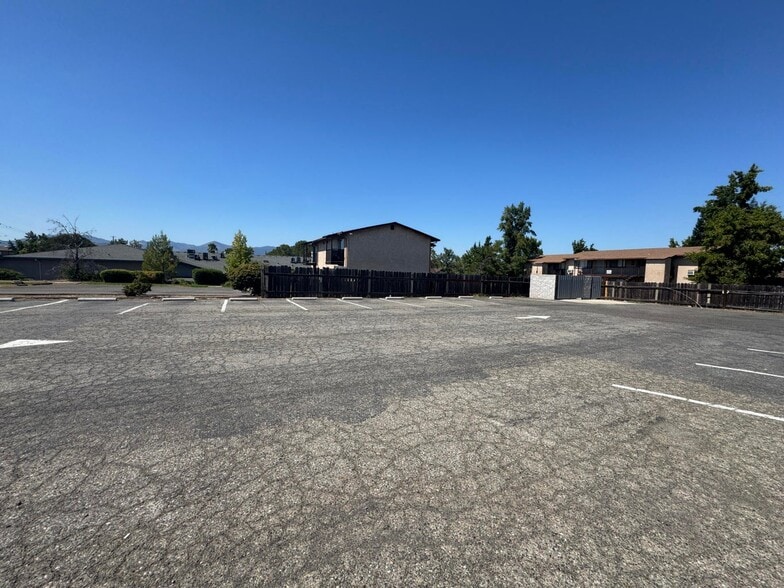 More Photos Of 329 Lake Blvd, Redding Bar For Lease