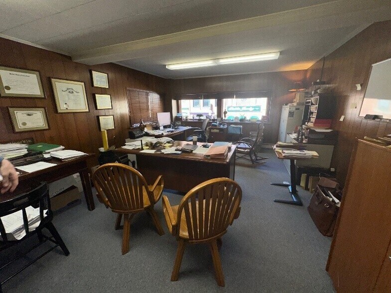 More Photos Of 124 N Center Ave, Somerset Office For Sale