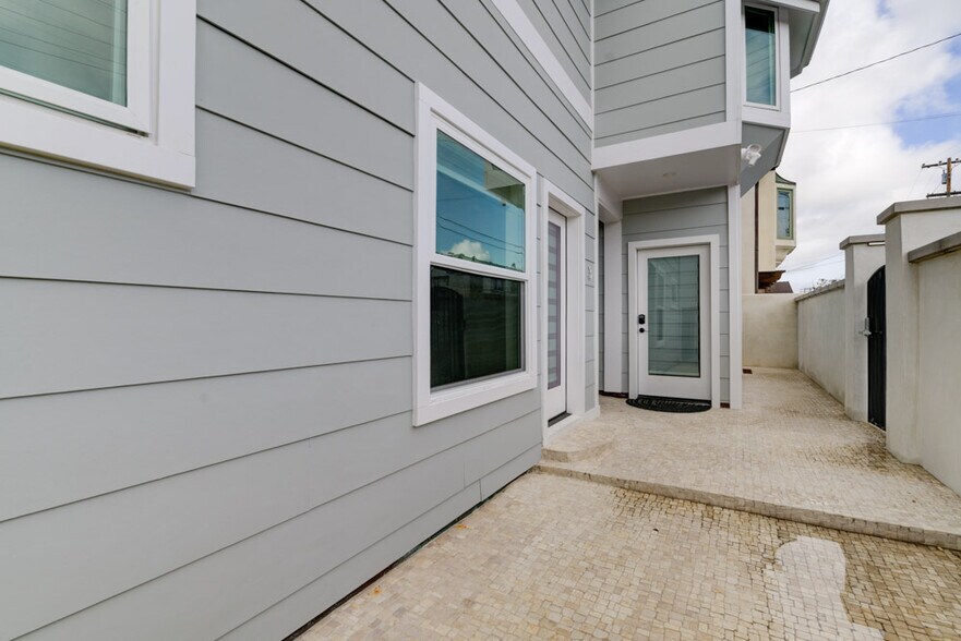 More Photos Of 2633 Ocean St, Carlsbad Apartments For Sale