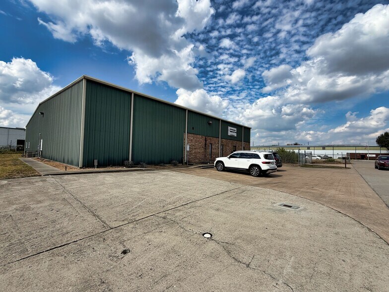 Primary Photo Of 11240 Brittmoore Park Dr, Houston Warehouse For Sale