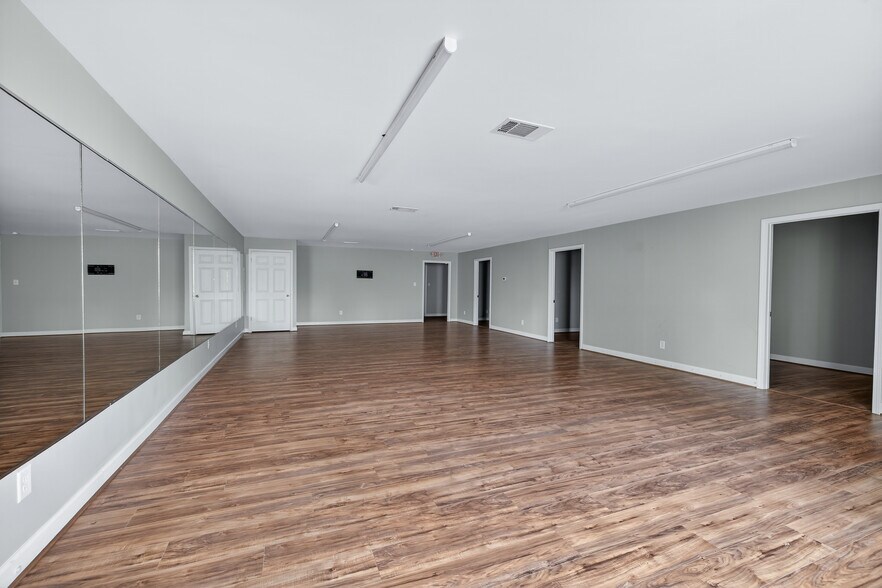 More Photos Of 4109 Robinson St, Covington Freestanding For Sale