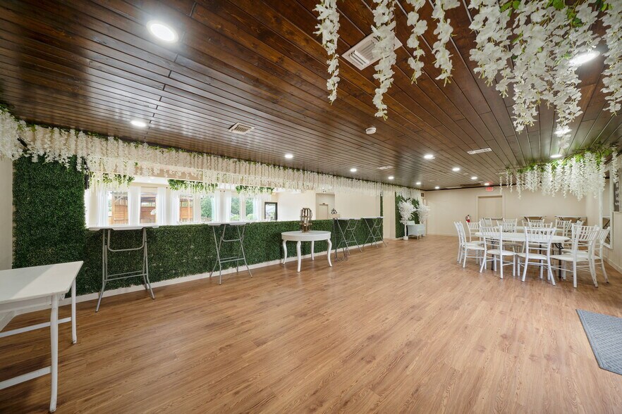 More Photos Of 19588 K St, Somerset Restaurant For Sale