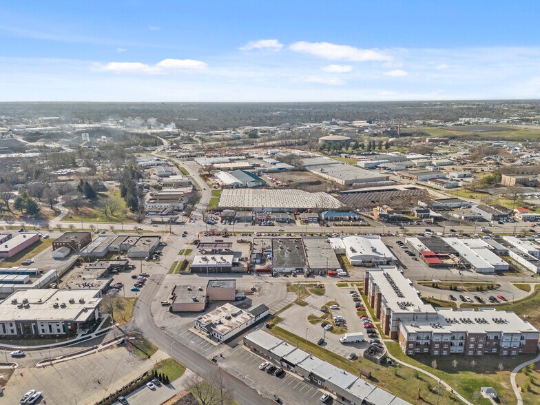 More Photos Of 1415-1419 Leestown Rd, Lexington General Retail For Sale