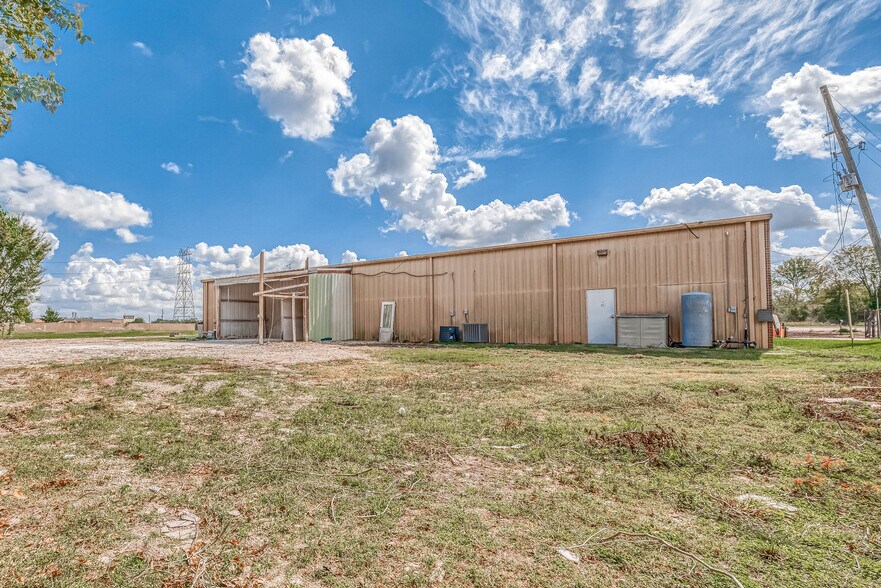 More Photos Of 15511 Highway 6, Rosharon Storefront Retail Office For Lease