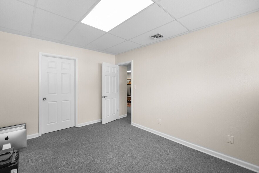 More Photos Of 7132 Main St, Kansas City Office Residential For Sale