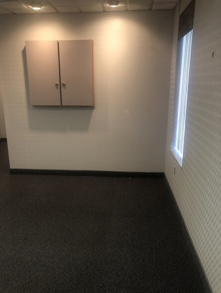 More Photos Of 31040-31046 Utica Rd, Fraser Office Residential For Lease