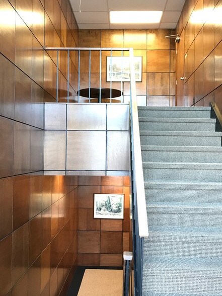 More Photos Of 2820 W Maple Rd, Troy Office For Sale