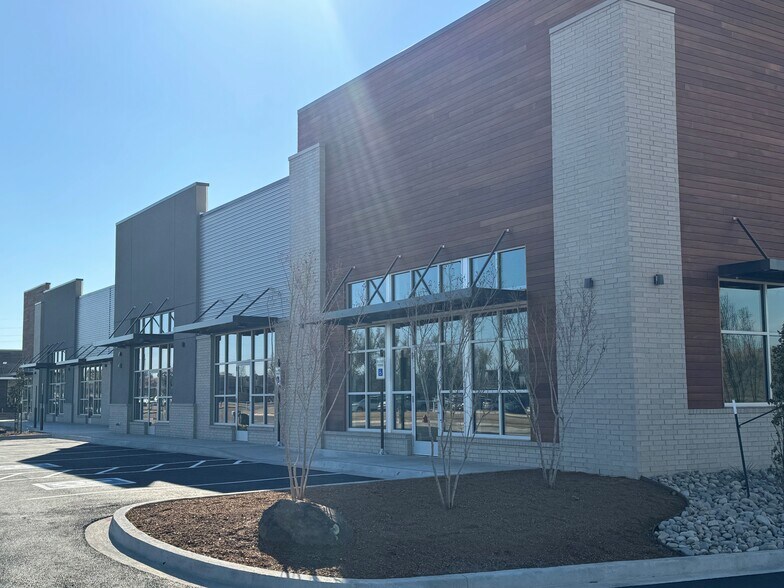 More Photos Of Route 66 Landing, Yukon Unknown For Lease