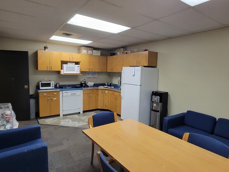 More Photos Of 1532 6th Av, Prince George Office For Lease