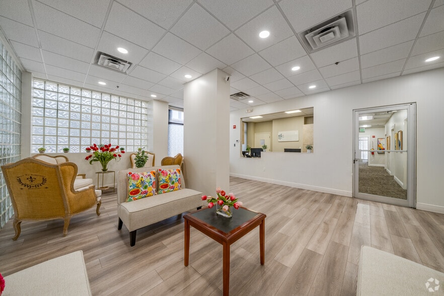 More Photos Of 5975 Sunset Dr, Miami Medical For Sale