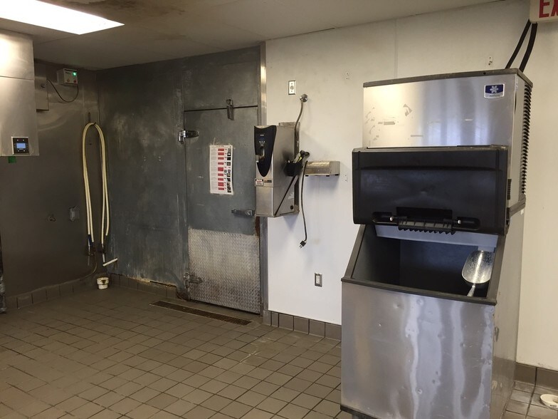 More Photos Of 1504 Ruth St, Sulphur Fast Food For Sale